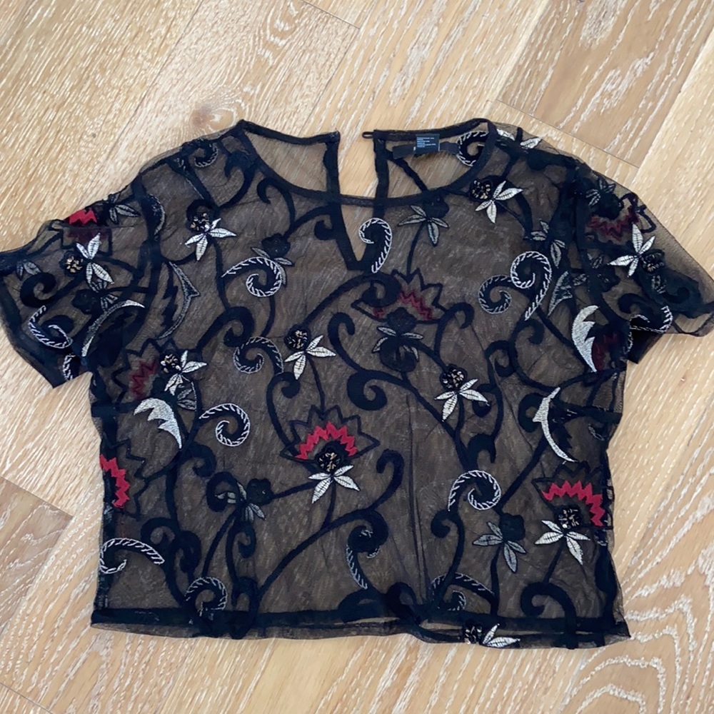 Mesh Embellished Cropped Short Sleeve Blouse